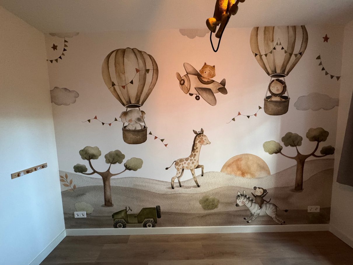 Luchtballonnen en dieren op een kinderkamer
